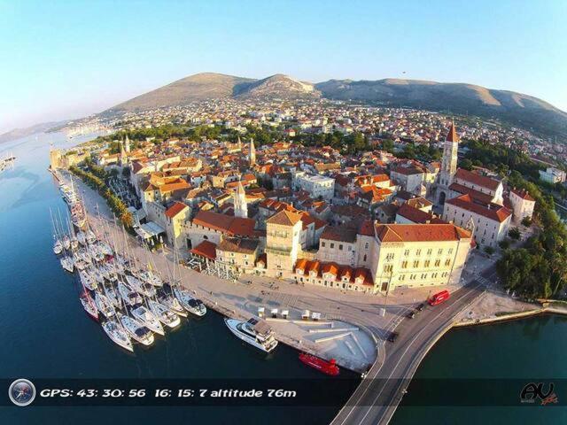 Villa Marta Apartmani Trogir Buitenkant foto