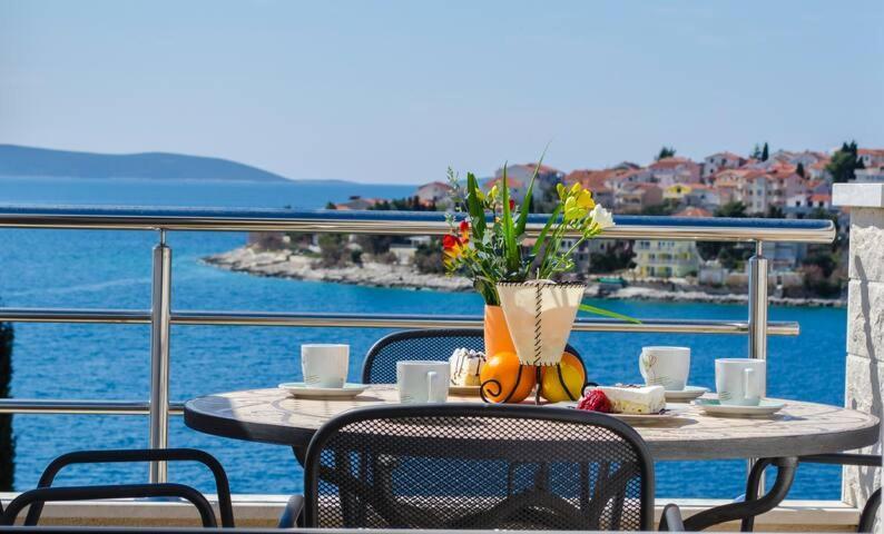 Villa Marta Apartmani Trogir Buitenkant foto